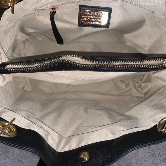 Valentino by Mario Valentino Black soft leather shoulder bag. - Picture 8 of 13